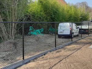 Zwarte draadafsluiting-en-tuinafbraak